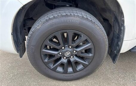 Toyota Land Cruiser Prado 150 рестайлинг 2, 2022 год, 3 619 000 рублей, 30 фотография