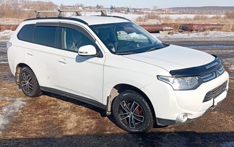 Mitsubishi Outlander III рестайлинг 3, 2013 год, 1 450 000 рублей, 3 фотография