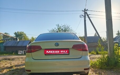 Volkswagen Jetta VI, 2015 год, 1 000 000 рублей, 2 фотография