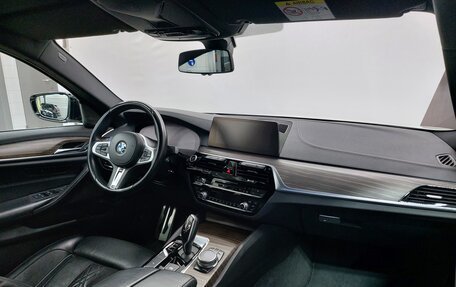BMW 5 серия, 2019 год, 4 990 000 рублей, 40 фотография