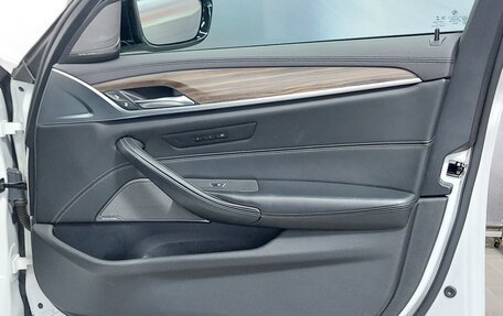 BMW 5 серия, 2019 год, 4 990 000 рублей, 37 фотография