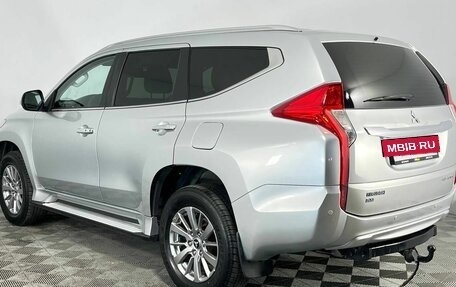 Mitsubishi Pajero Sport III рестайлинг, 2018 год, 2 700 000 рублей, 7 фотография