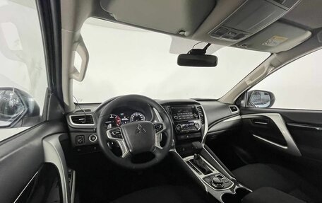 Mitsubishi Pajero Sport III рестайлинг, 2018 год, 2 700 000 рублей, 14 фотография