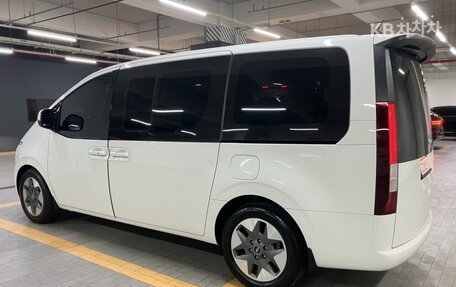 Hyundai Staria, 2021 год, 2 795 000 рублей, 3 фотография