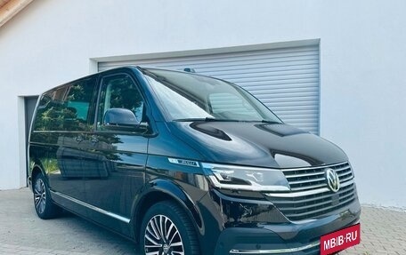 Volkswagen Multivan T6 рестайлинг, 2022 год, 5 190 000 рублей, 2 фотография