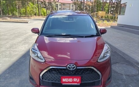 Toyota Sienta II, 2020 год, 2 100 000 рублей, 13 фотография