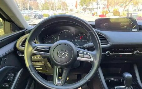 Mazda 3, 2021 год, 1 600 000 рублей, 4 фотография