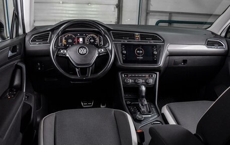 Volkswagen Tiguan II, 2019 год, 2 199 000 рублей, 6 фотография