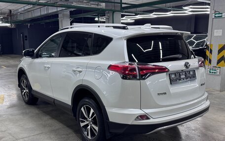 Toyota RAV4, 2019 год, 2 600 000 рублей, 4 фотография