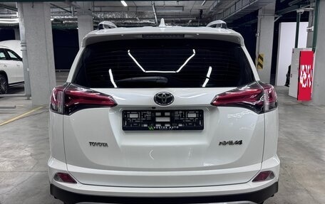 Toyota RAV4, 2019 год, 2 600 000 рублей, 5 фотография