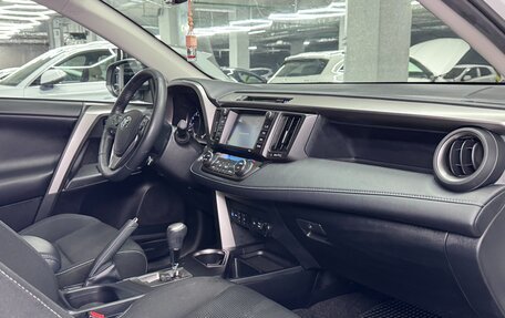 Toyota RAV4, 2019 год, 2 600 000 рублей, 21 фотография