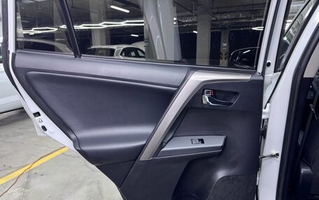 Toyota RAV4, 2019 год, 2 600 000 рублей, 14 фотография