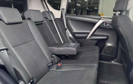 Toyota RAV4, 2019 год, 2 600 000 рублей, 18 фотография