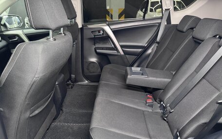 Toyota RAV4, 2019 год, 2 600 000 рублей, 15 фотография