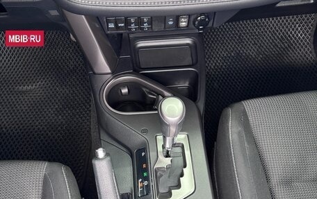 Toyota RAV4, 2019 год, 2 600 000 рублей, 13 фотография