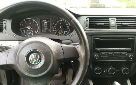 Volkswagen Jetta VI, 2013 год, 922 000 рублей, 8 фотография
