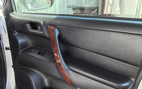 Toyota Highlander III, 2011 год, 2 250 000 рублей, 3 фотография
