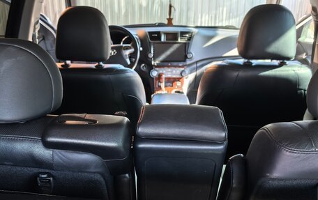 Toyota Highlander III, 2011 год, 2 250 000 рублей, 11 фотография