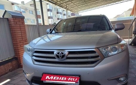 Toyota Highlander III, 2011 год, 2 250 000 рублей, 9 фотография