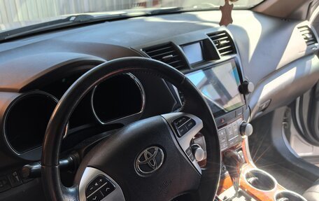 Toyota Highlander III, 2011 год, 2 250 000 рублей, 14 фотография