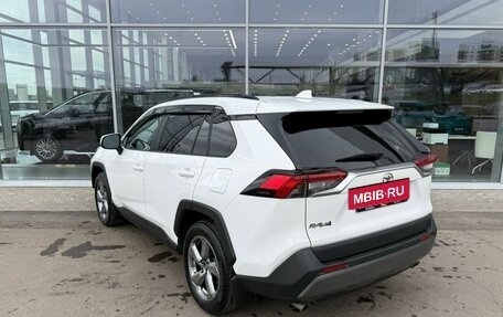 Toyota RAV4, 2020 год, 3 030 000 рублей, 6 фотография