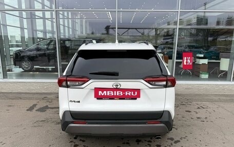 Toyota RAV4, 2020 год, 3 030 000 рублей, 5 фотография