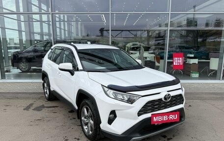 Toyota RAV4, 2020 год, 3 030 000 рублей, 2 фотография
