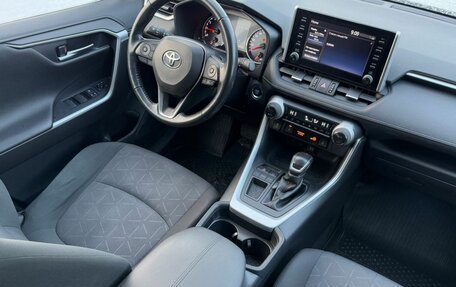 Toyota RAV4, 2020 год, 3 030 000 рублей, 10 фотография