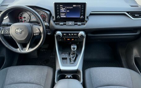 Toyota RAV4, 2020 год, 3 030 000 рублей, 12 фотография