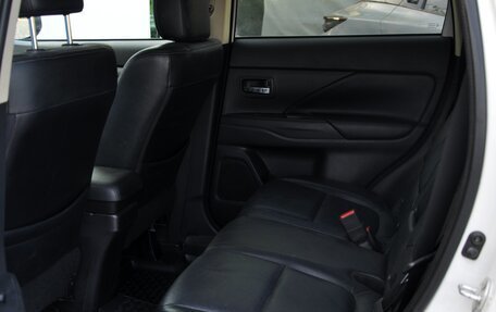 Mitsubishi Outlander III рестайлинг 3, 2014 год, 1 649 000 рублей, 13 фотография