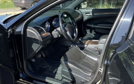 Chrysler 300C II, 2012 год, 2 250 000 рублей, 8 фотография