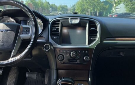 Chrysler 300C II, 2012 год, 2 250 000 рублей, 19 фотография