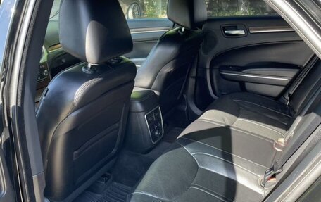 Chrysler 300C II, 2012 год, 2 250 000 рублей, 17 фотография
