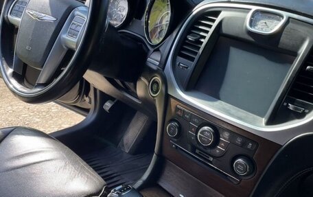 Chrysler 300C II, 2012 год, 2 250 000 рублей, 13 фотография