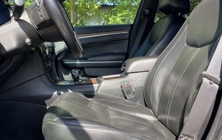 Chrysler 300C II, 2012 год, 2 250 000 рублей, 21 фотография