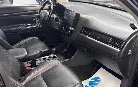 Mitsubishi Outlander III рестайлинг 3, 2016 год, 1 630 000 рублей, 9 фотография