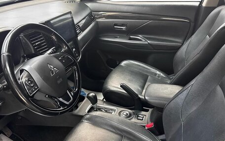 Mitsubishi Outlander III рестайлинг 3, 2016 год, 1 630 000 рублей, 8 фотография