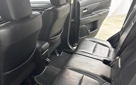 Mitsubishi Outlander III рестайлинг 3, 2016 год, 1 630 000 рублей, 11 фотография