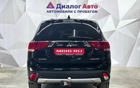 Mitsubishi Outlander III рестайлинг 3, 2016 год, 1 630 000 рублей, 5 фотография