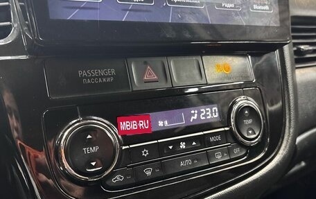 Mitsubishi Outlander III рестайлинг 3, 2016 год, 1 630 000 рублей, 18 фотография