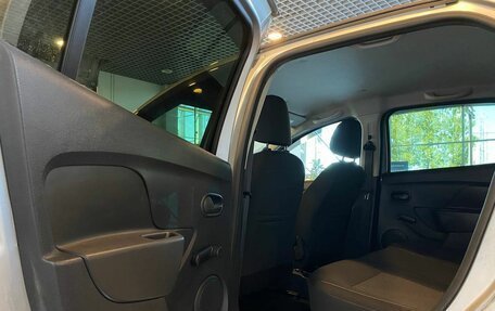 Renault Logan II, 2019 год, 1 230 000 рублей, 24 фотография