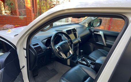 Toyota Land Cruiser Prado 150 рестайлинг 2, 2010 год, 3 100 000 рублей, 16 фотография