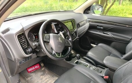 Mitsubishi Outlander III рестайлинг 3, 2015 год, 2 100 000 рублей, 5 фотография