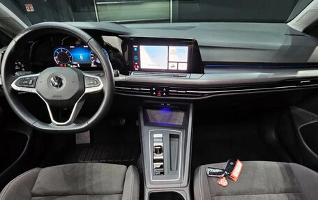 Volkswagen Golf VIII, 2022 год, 2 220 000 рублей, 7 фотография
