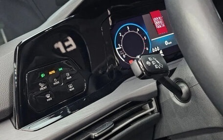 Volkswagen Golf VIII, 2022 год, 2 220 000 рублей, 11 фотография