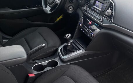 Hyundai Elantra VI рестайлинг, 2016 год, 1 250 000 рублей, 12 фотография