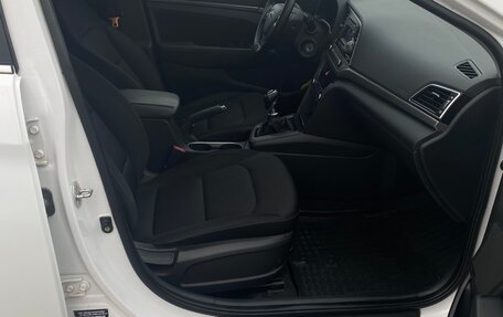 Hyundai Elantra VI рестайлинг, 2016 год, 1 250 000 рублей, 13 фотография