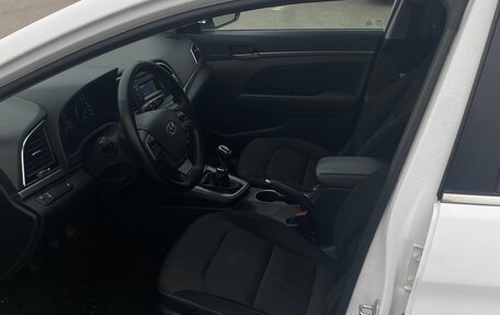 Hyundai Elantra VI рестайлинг, 2016 год, 1 250 000 рублей, 14 фотография