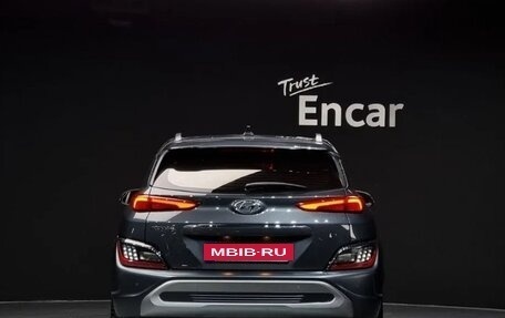 Hyundai Kona I, 2022 год, 2 150 000 рублей, 4 фотография