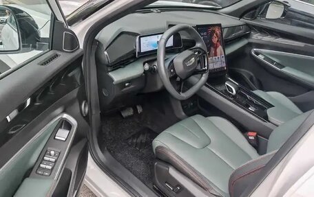 Geely Atlas, 2024 год, 2 100 000 рублей, 3 фотография